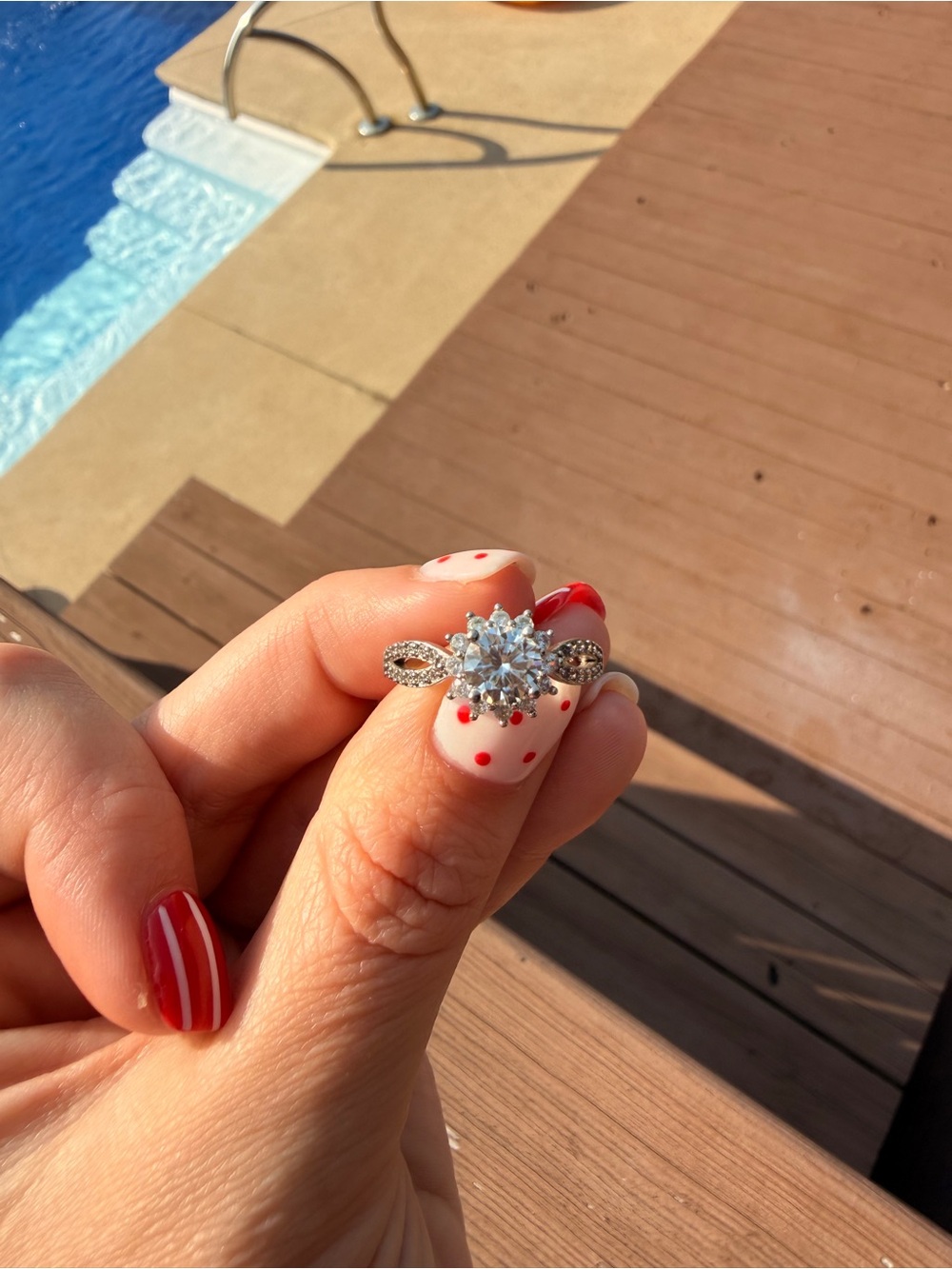 Elegant Moisonitte Flower Halo Ring in Sterling Silver - Picture 3 of 4